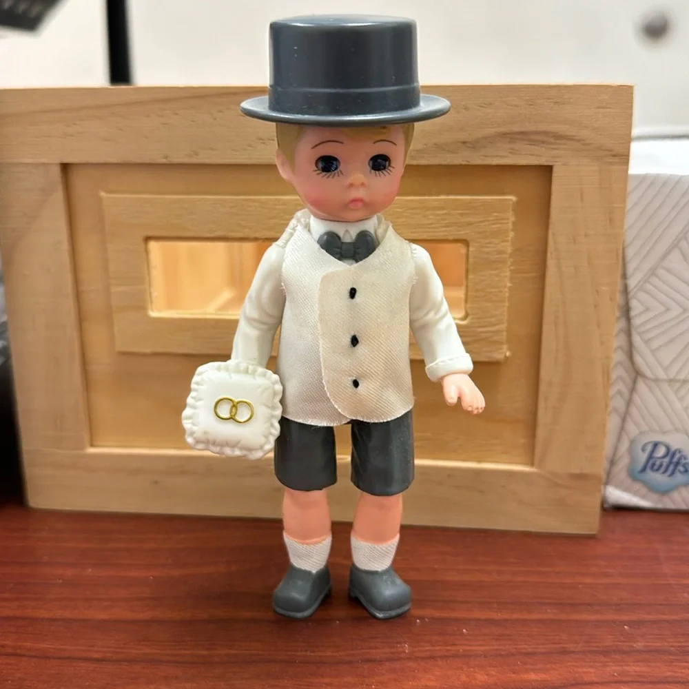 Madame Alexander 2002 Wedding Ring Bearer McDonald’s Happy Meal mini doll